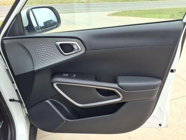 2025 Kia Soul LX - Photo 12